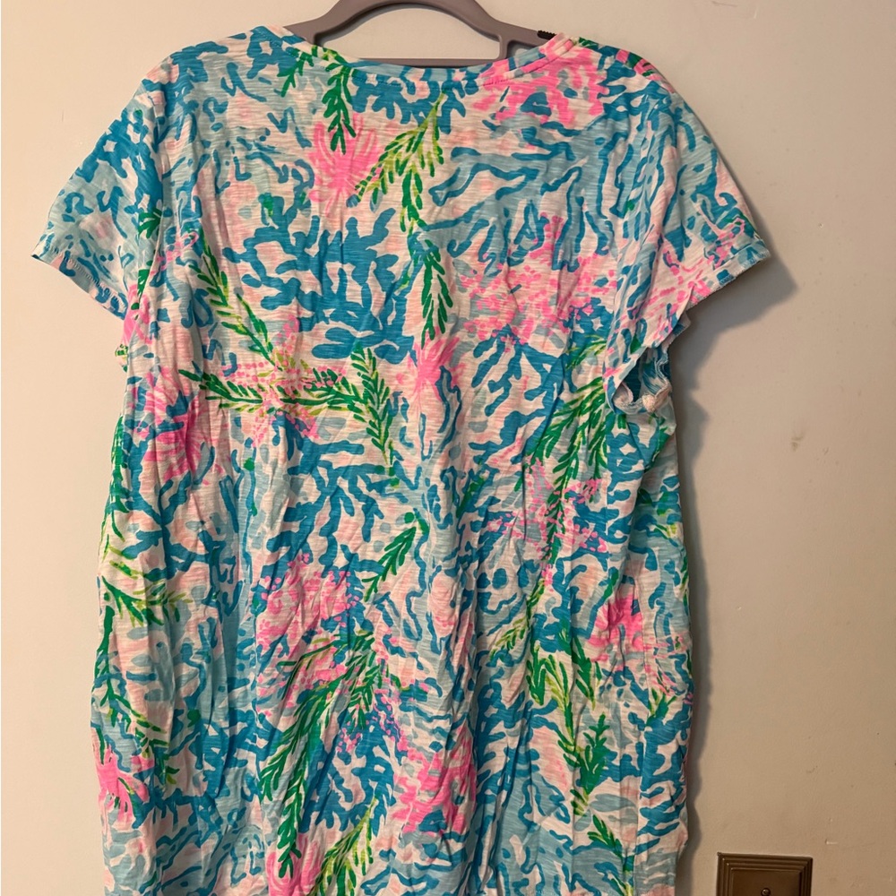 Lilly Pulitzer Coral Reef V-Neck Tee in Blue, Pink & Green XL - Picture 2 of 3